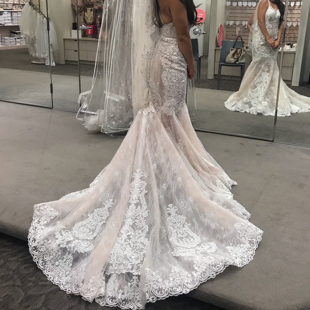 Lace mermaid wedding dress - Picture 6 of 8